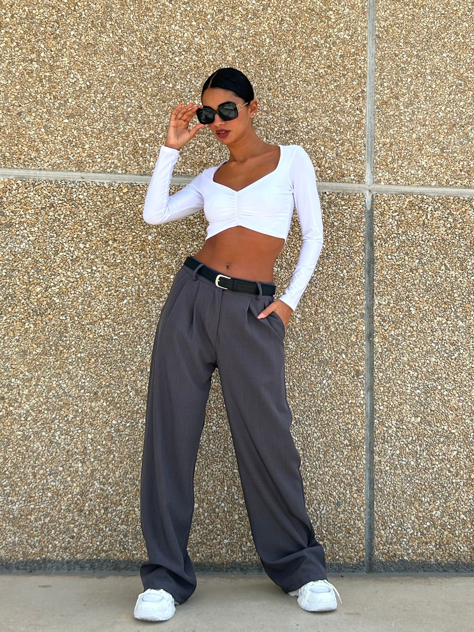 Francesca – Pantalone a Gamba Larga con Vita Alta e Cintura Elegante