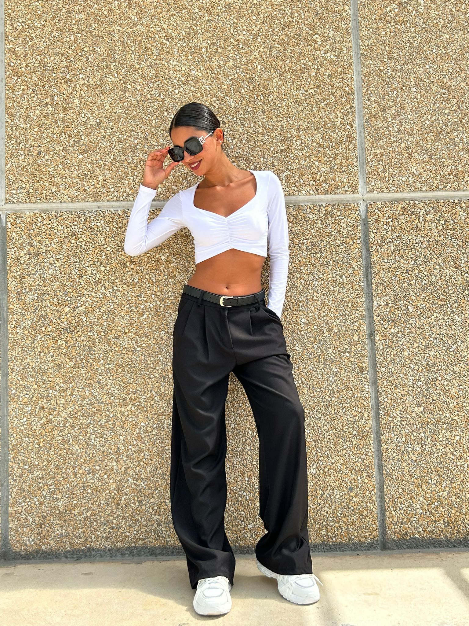 Francesca – Pantalone a Gamba Larga con Vita Alta e Cintura Elegante
