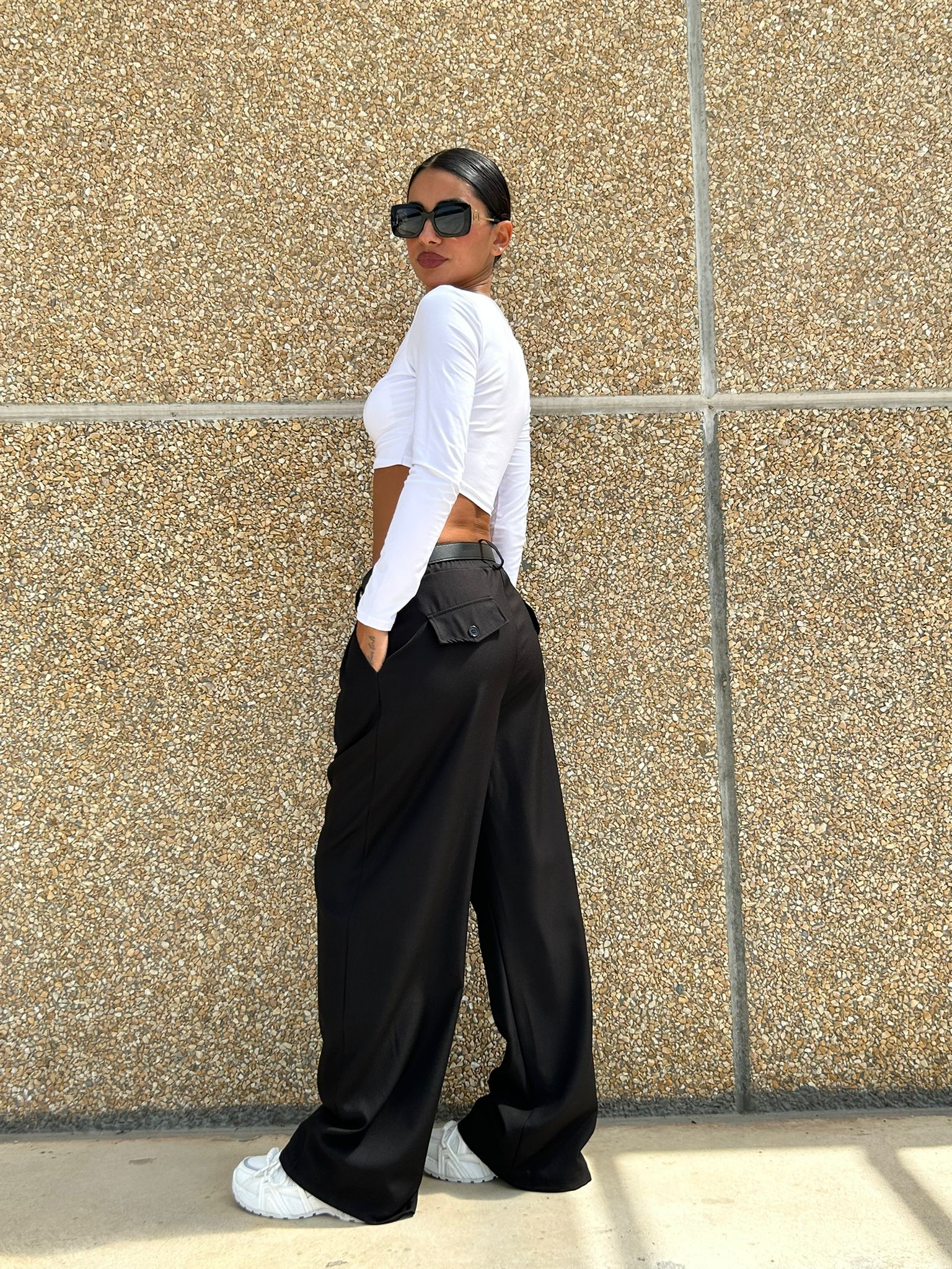 Francesca – Pantalone a Gamba Larga con Vita Alta e Cintura Elegante