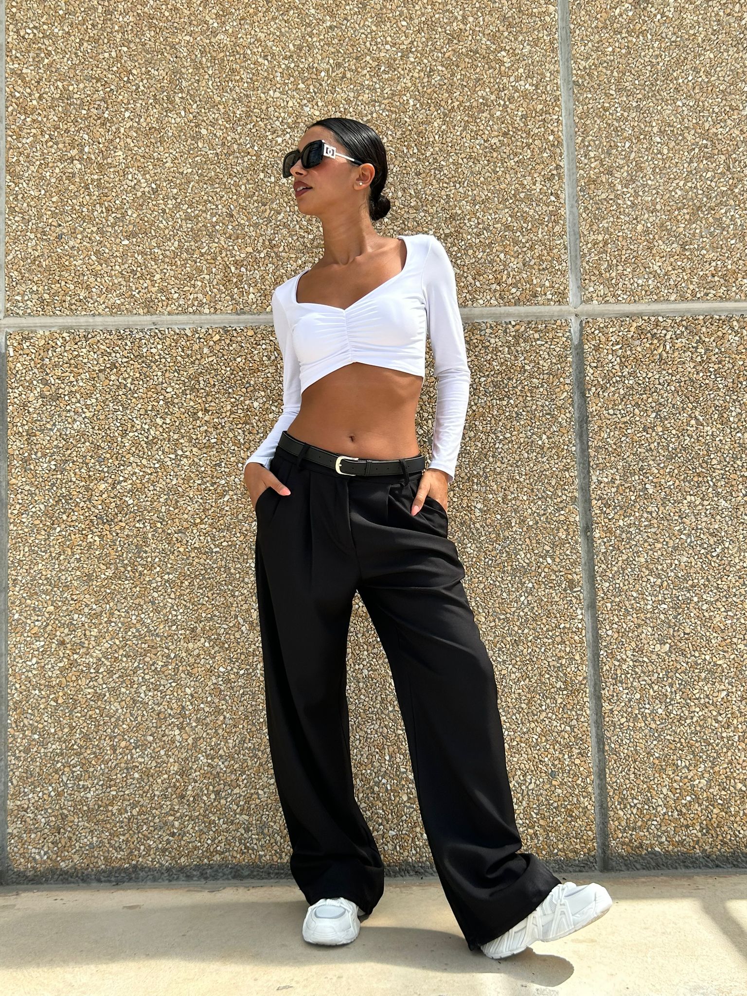 Francesca – Pantalone a Gamba Larga con Vita Alta e Cintura Elegante