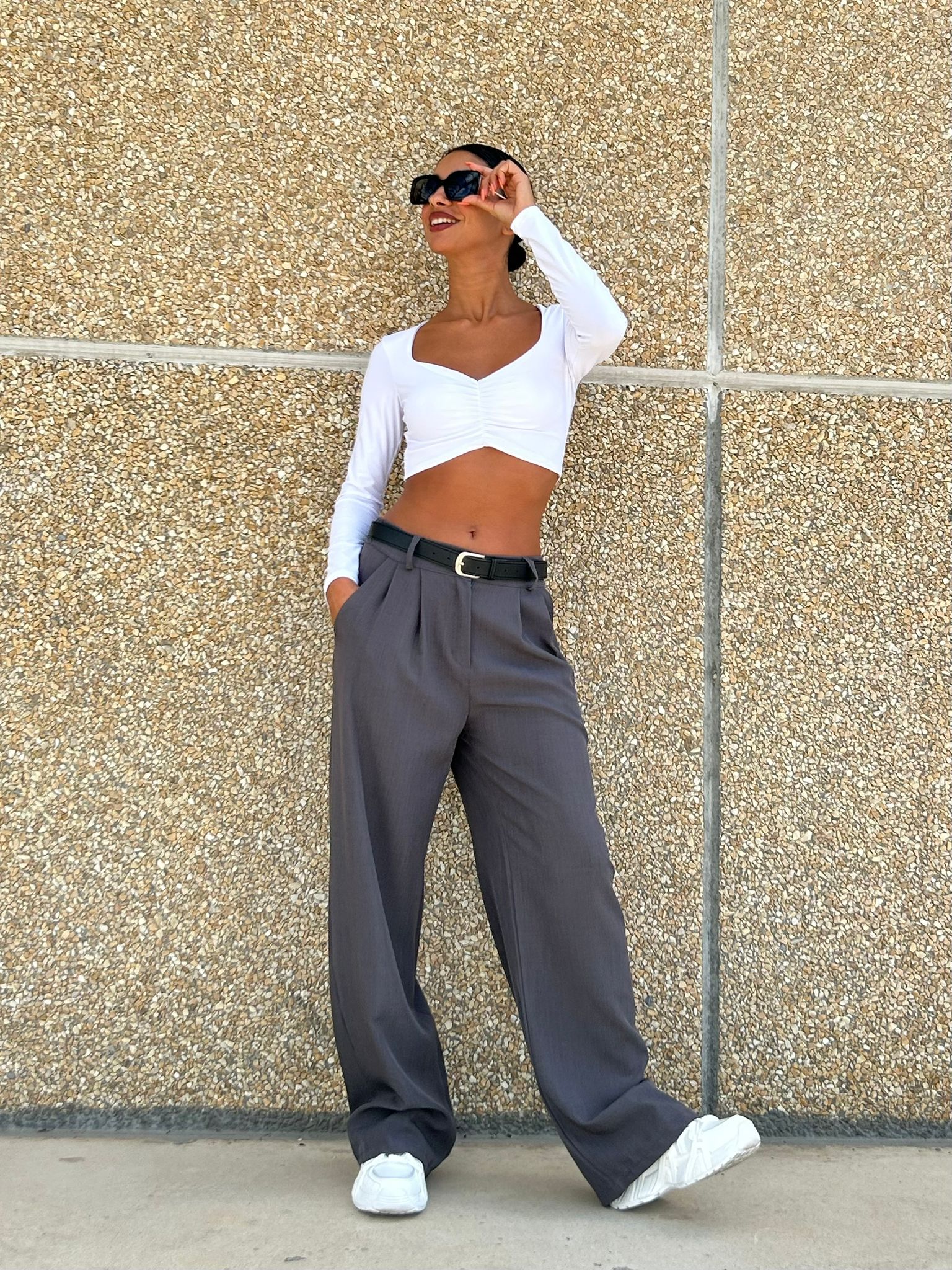 Francesca – Pantalone a Gamba Larga con Vita Alta e Cintura Elegante