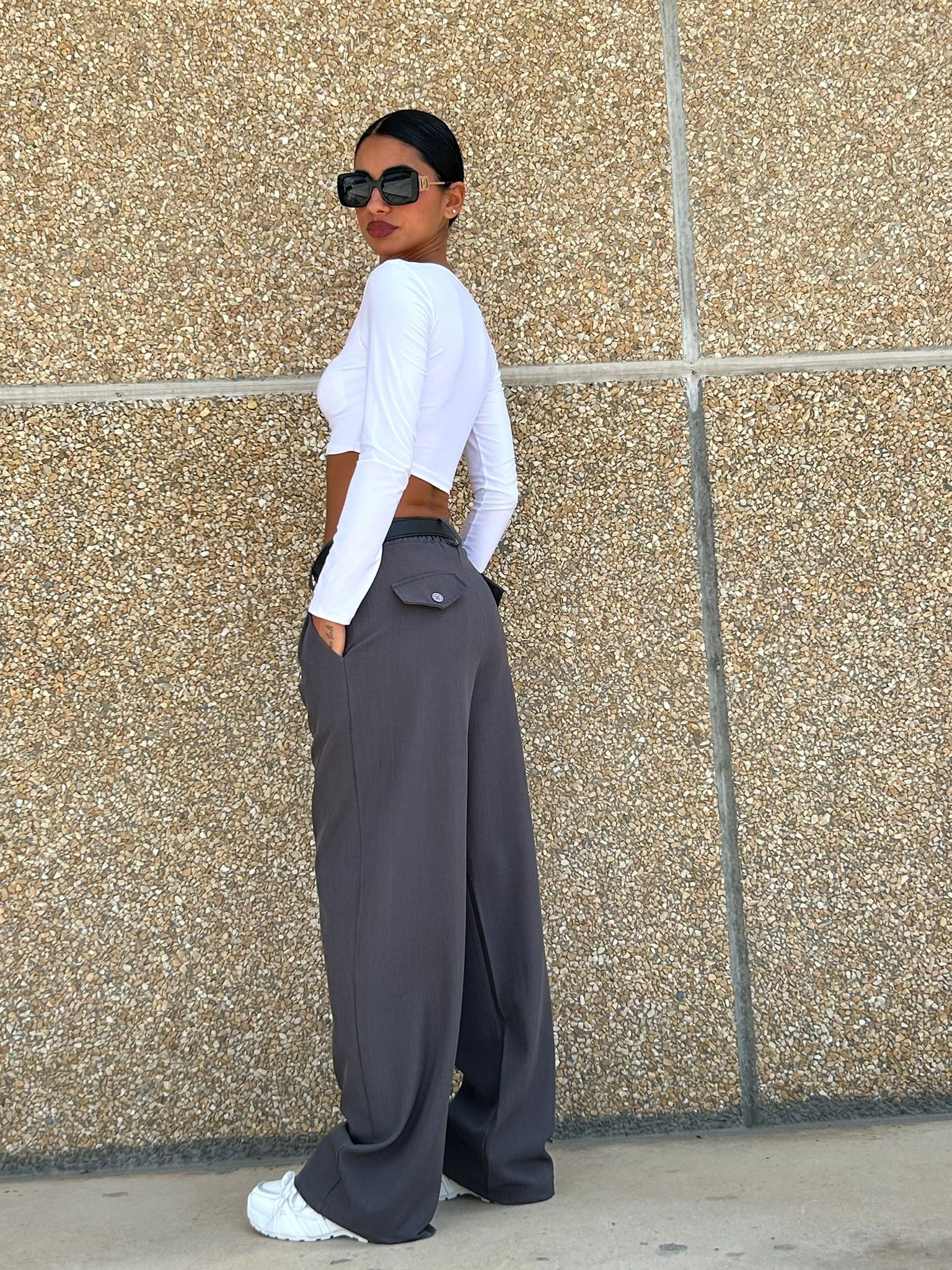 Francesca – Pantalone a Gamba Larga con Vita Alta e Cintura Elegante
