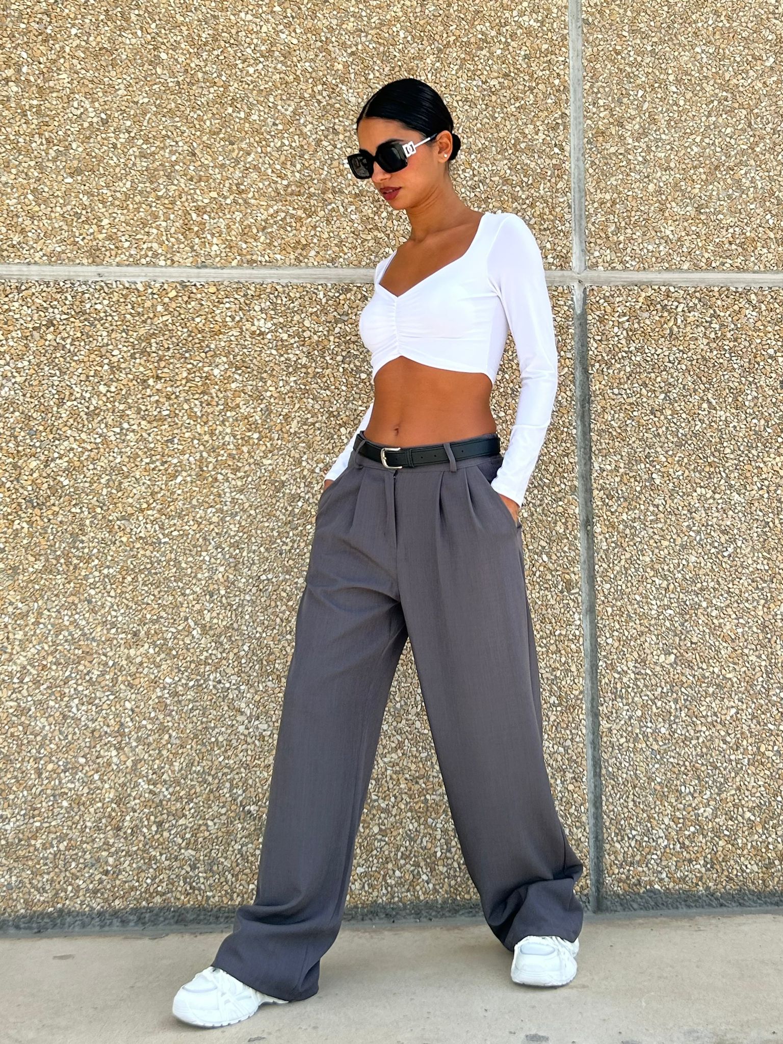 Francesca – Pantalone a Gamba Larga con Vita Alta e Cintura Elegante