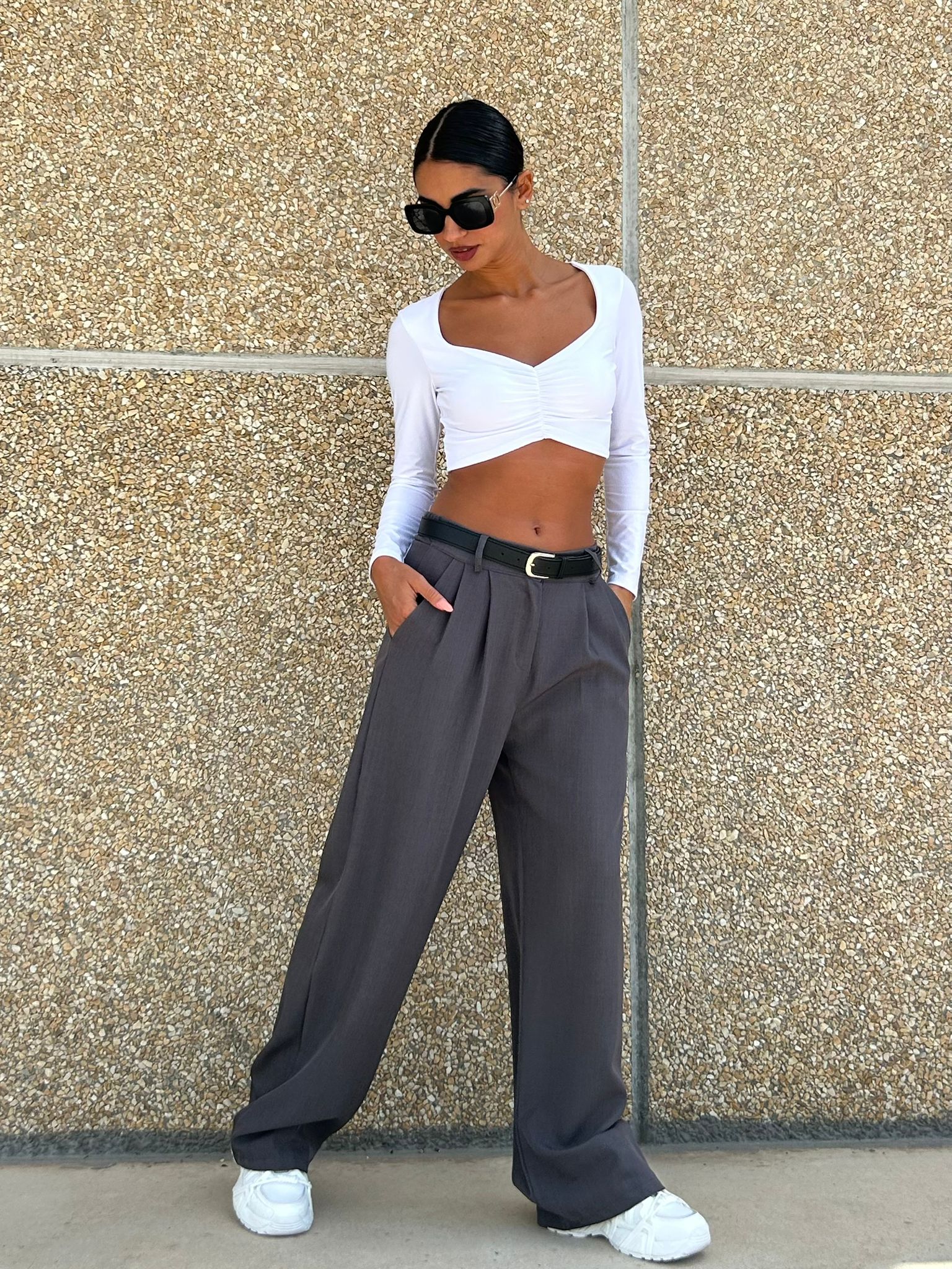 Francesca – Pantalone a Gamba Larga con Vita Alta e Cintura Elegante